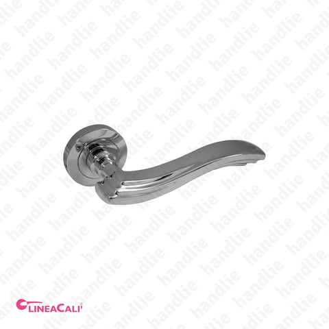 P.755 - MARINA - Lever handle pair for doors - Brass