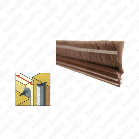 PEL.20 - Brush strip seal with hard profile