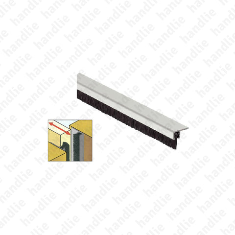 PEL.25 - Brush strip seal with aluminium profile