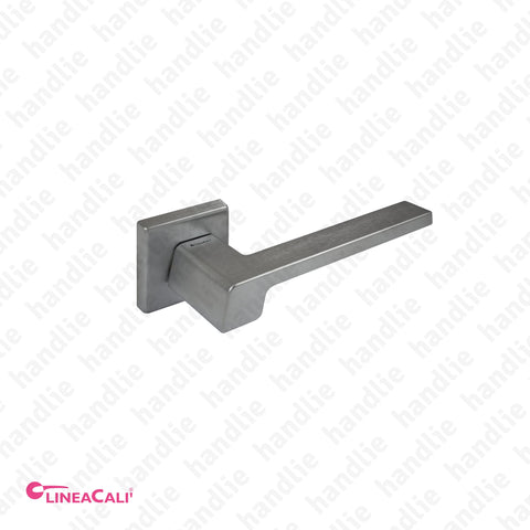 P.484 - STREAM ZINCRAL - Lever handle pair for doors - Brass